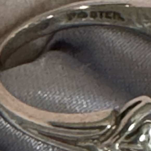 Elegant 925 Sterling Silver and genuine Amethyst heart ring. - Picture 11 of 15